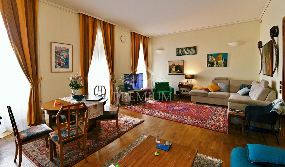 SPAZIOSO APPARTAMENTO A  CENTRO, VICINO AL MARE