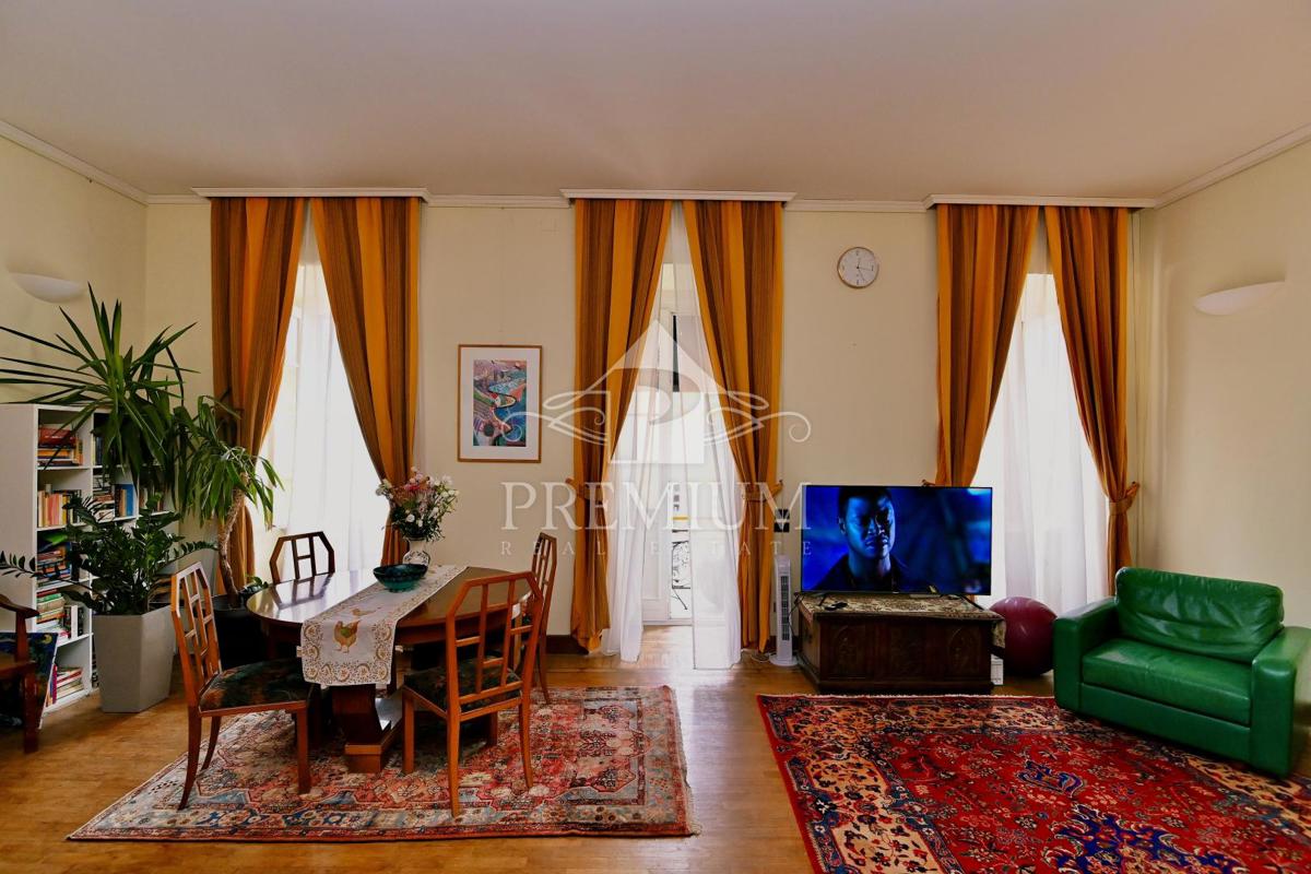 SPAZIOSO APPARTAMENTO A  CENTRO, VICINO AL MARE