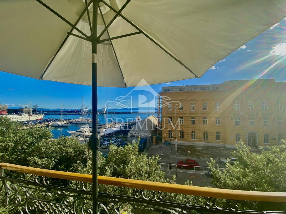 SPAZIOSO APPARTAMENTO A  CENTRO, VICINO AL MARE