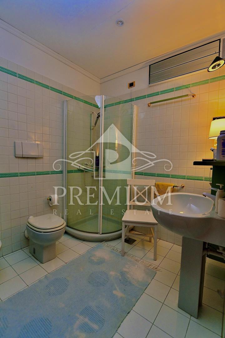 SPAZIOSO APPARTAMENTO A  CENTRO, VICINO AL MARE