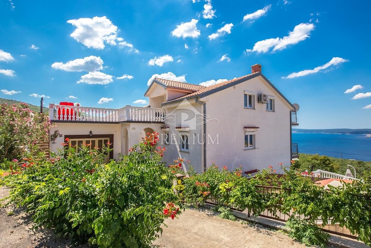 CASA CON PISCINA E GIARDINO, VICINO AL MARE