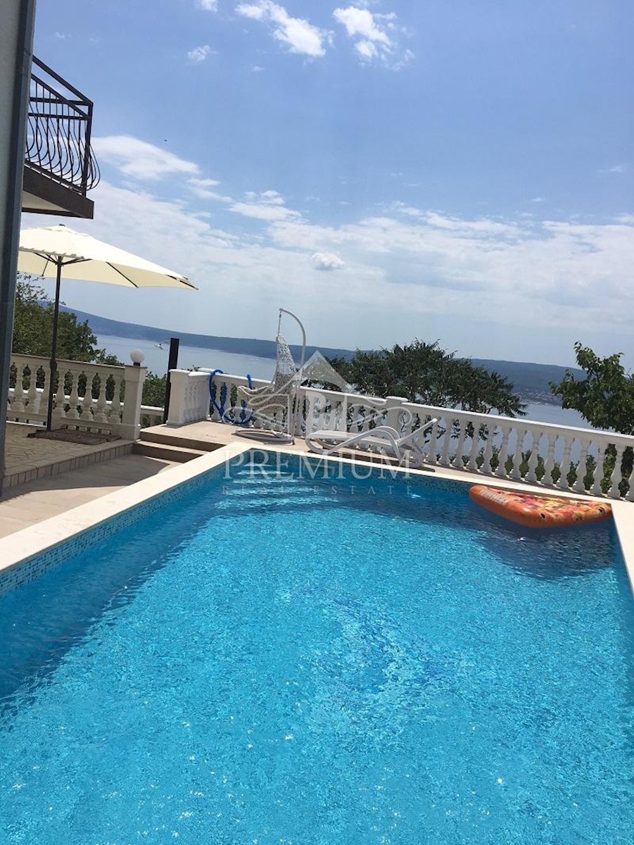 CASA CON PISCINA E GIARDINO, VICINO AL MARE