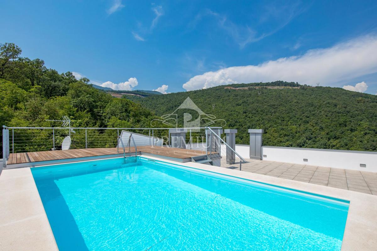 ATTICO CON PISCINA, ASCENSORE, GARAGE, VISTA