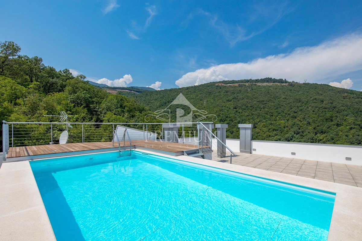 ATTICO CON PISCINA, ASCENSORE, GARAGE, VISTA