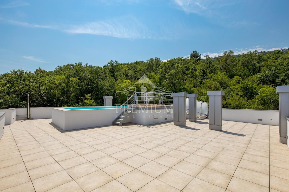 ATTICO CON PISCINA, ASCENSORE, GARAGE, VISTA