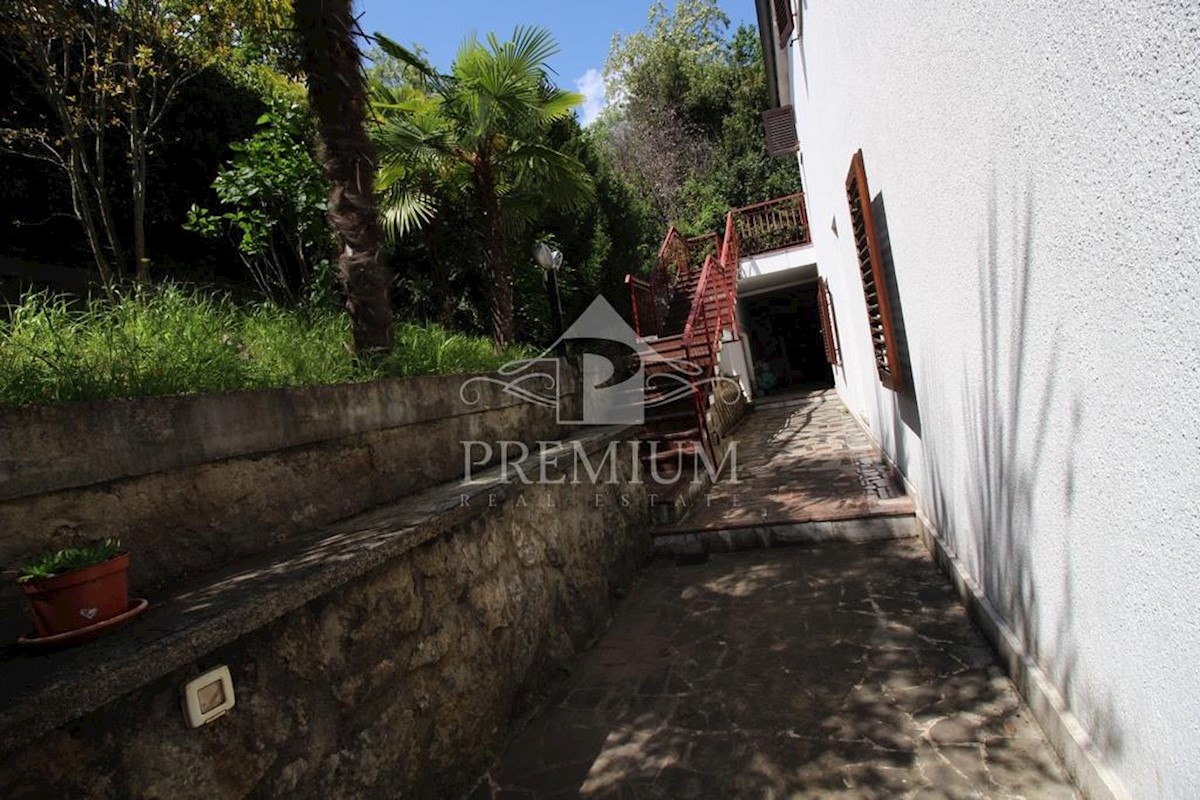 CASA VICINO AL MARE, GARAGE, GIARDINO, OPPORTUNITÀ COMMERCIALI