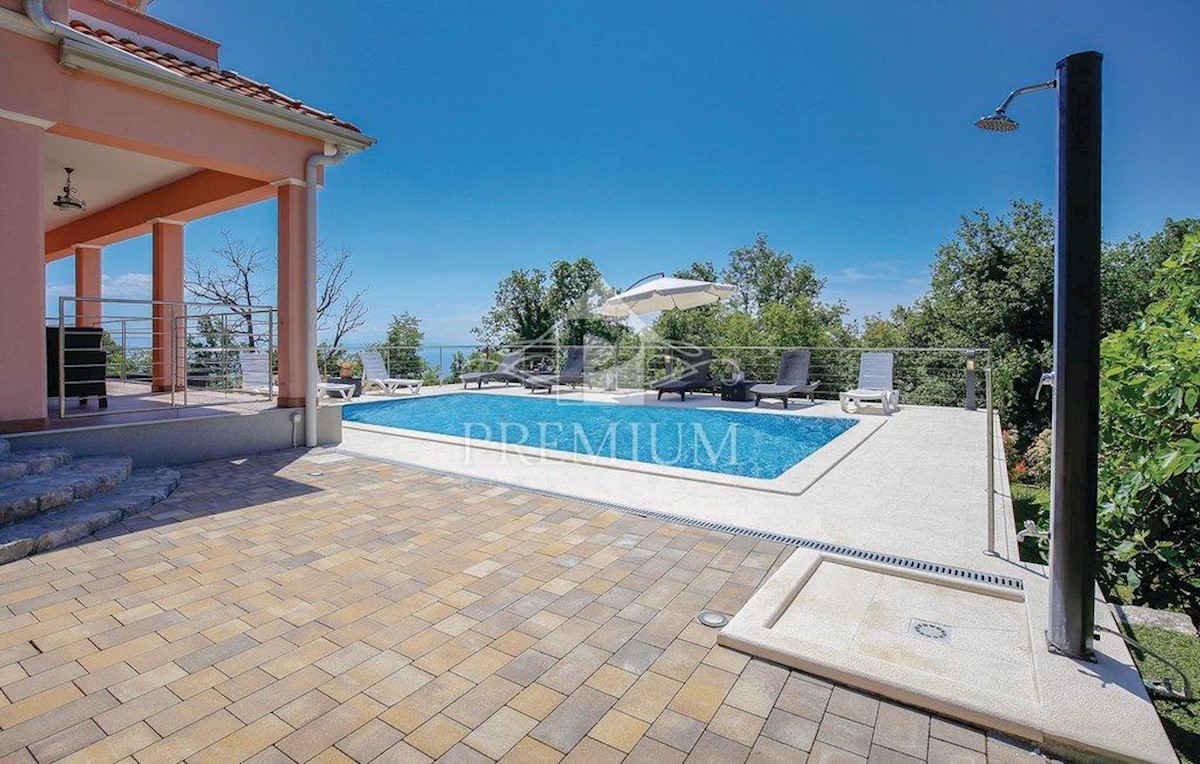 CASA CON PISCINA, VISTA MARE