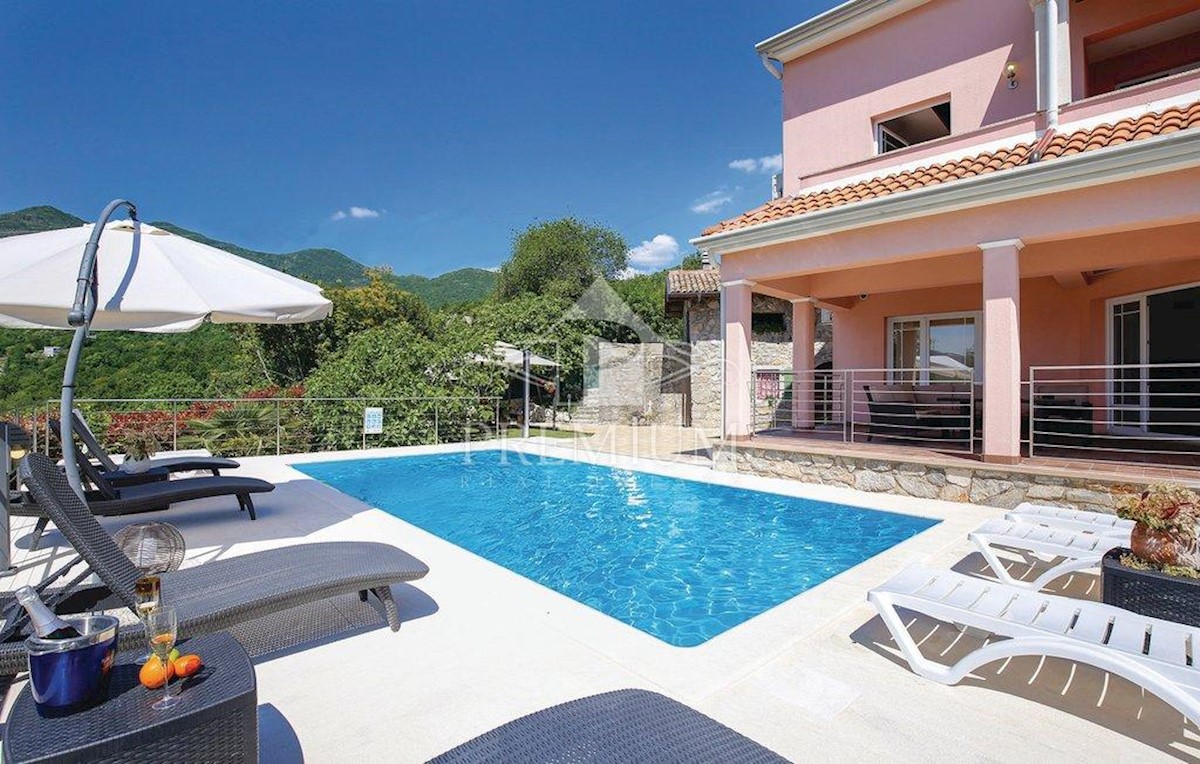 CASA CON PISCINA, VISTA MARE