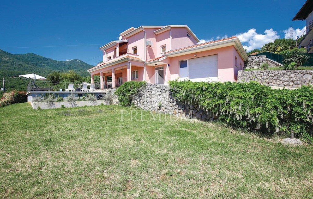 CASA CON PISCINA, VISTA MARE