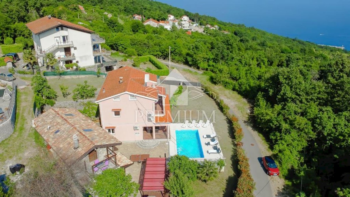 CASA CON PISCINA, VISTA MARE