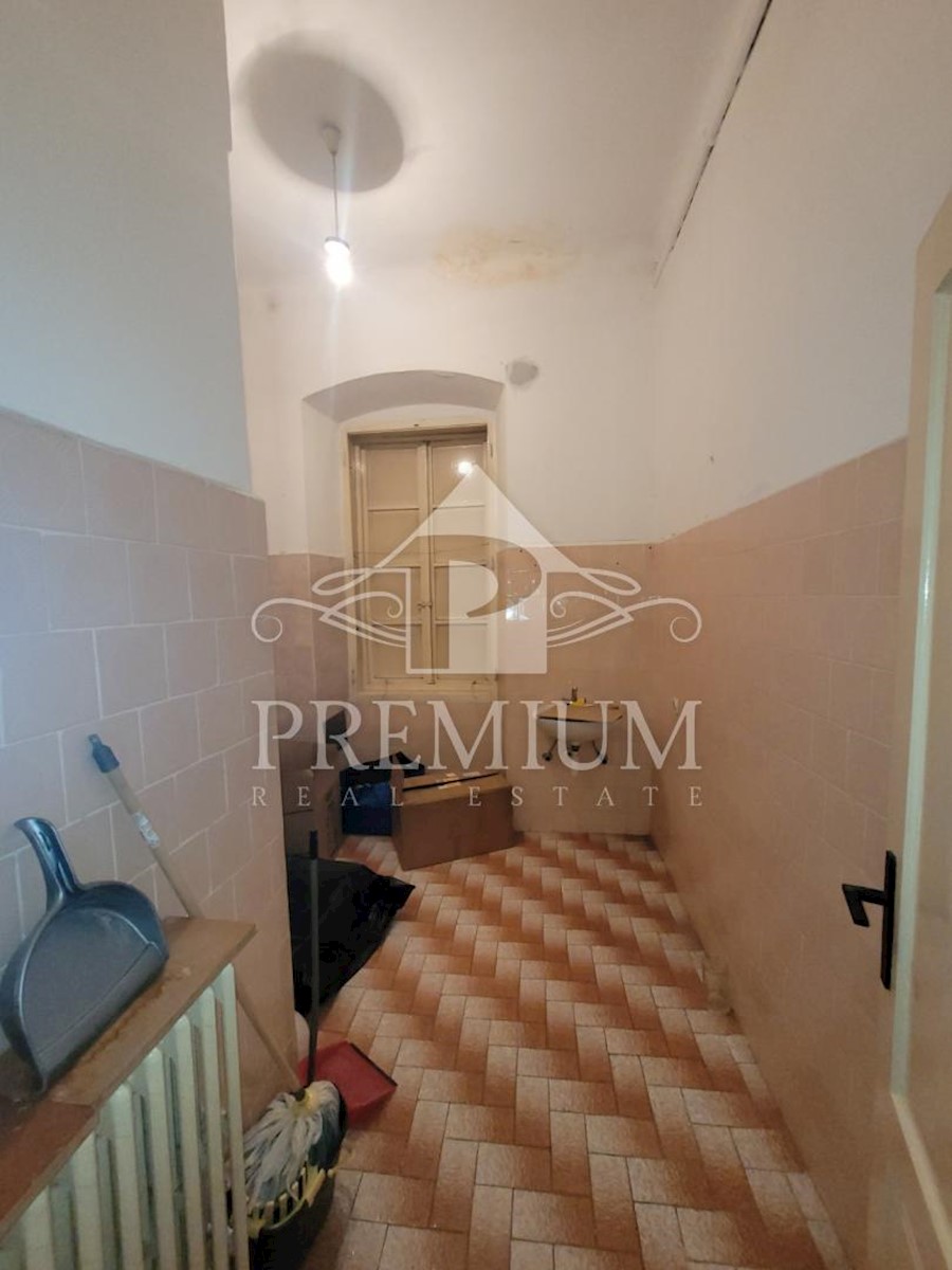 APPARTAMENTO PER ADATTAMENTO, centro, 160 m2