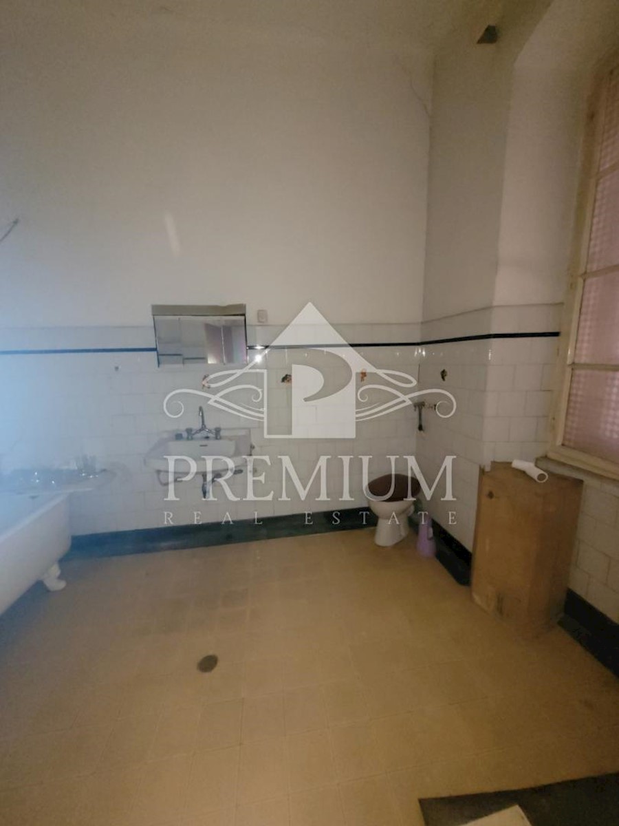 APPARTAMENTO PER ADATTAMENTO, centro, 160 m2