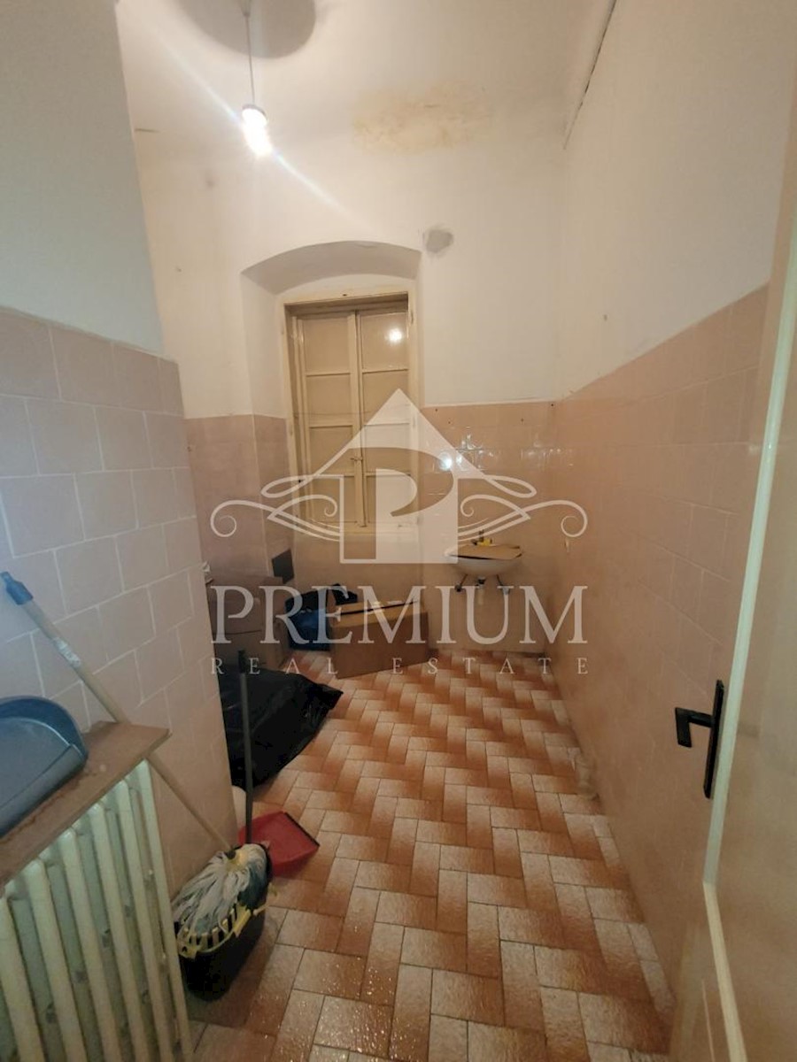 APPARTAMENTO PER ADATTAMENTO, centro, 160 m2