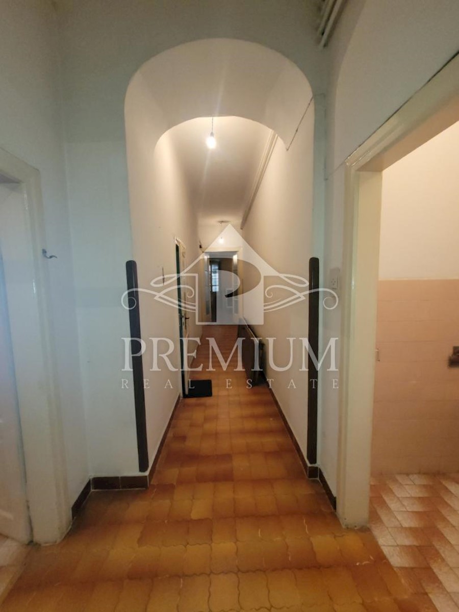 APPARTAMENTO PER ADATTAMENTO, centro, 160 m2