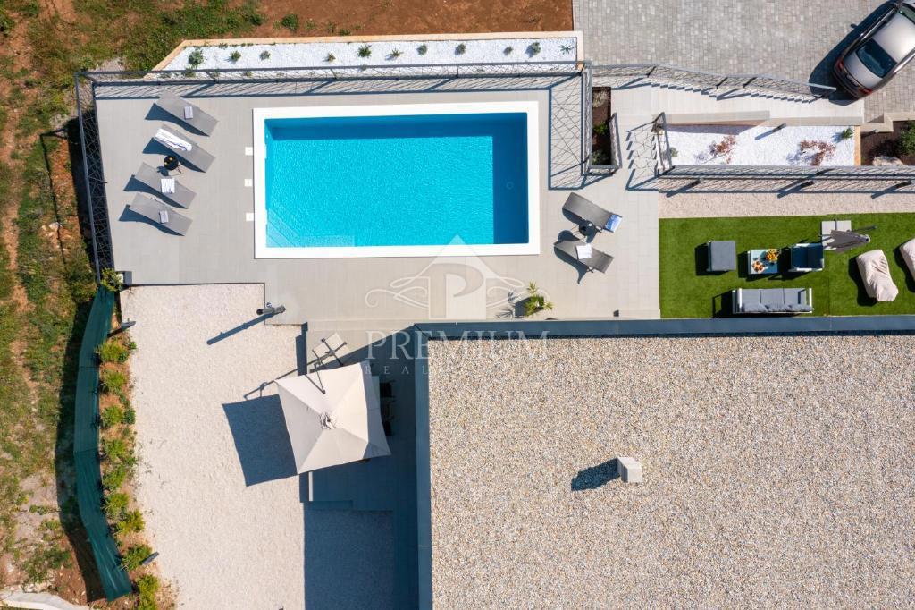 NUOVA CASA CON PISCINA