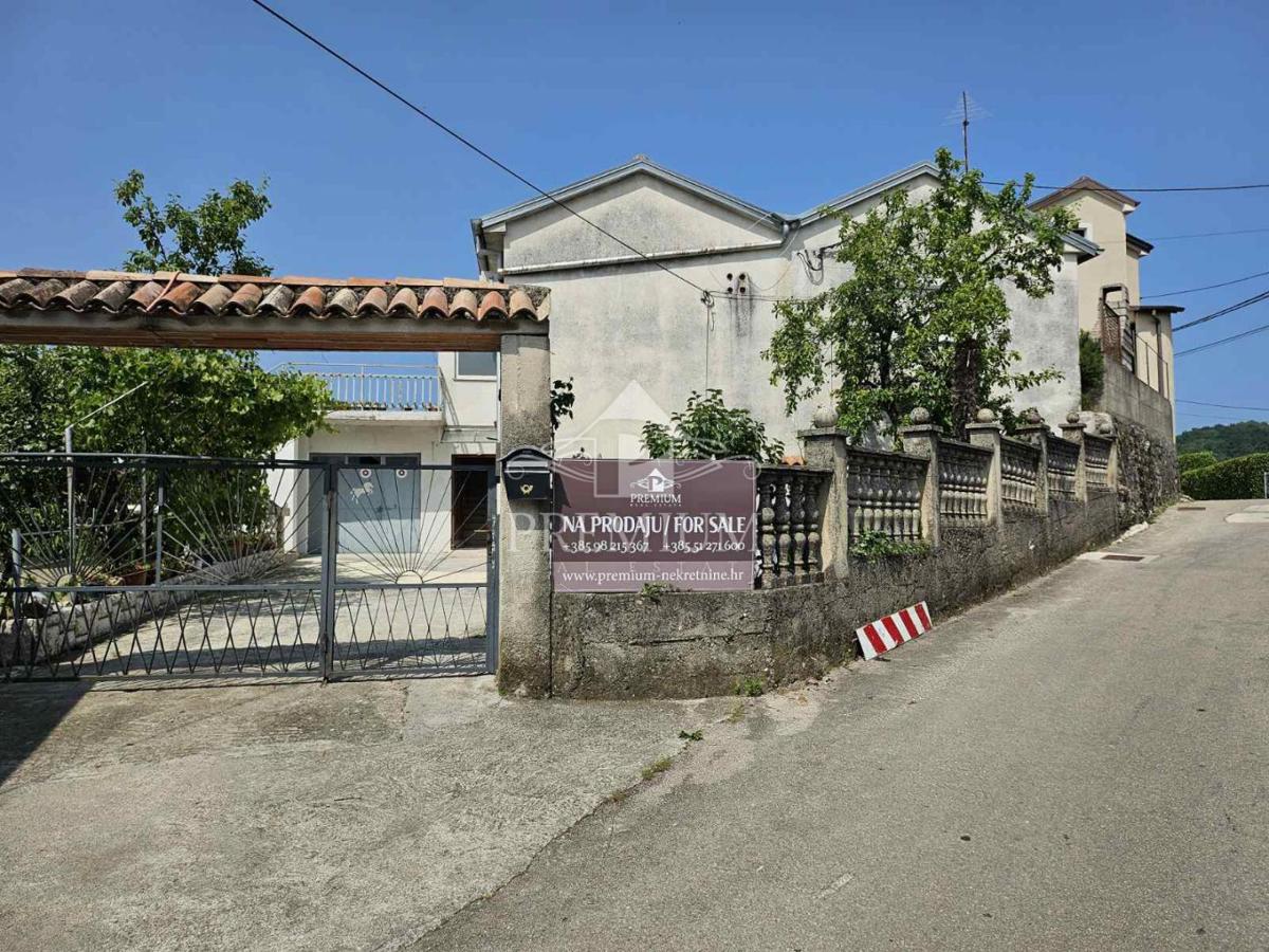 APPARTAMENTO CON GARAGE E GIARDINO, POSIZIONE TRANQUILLA