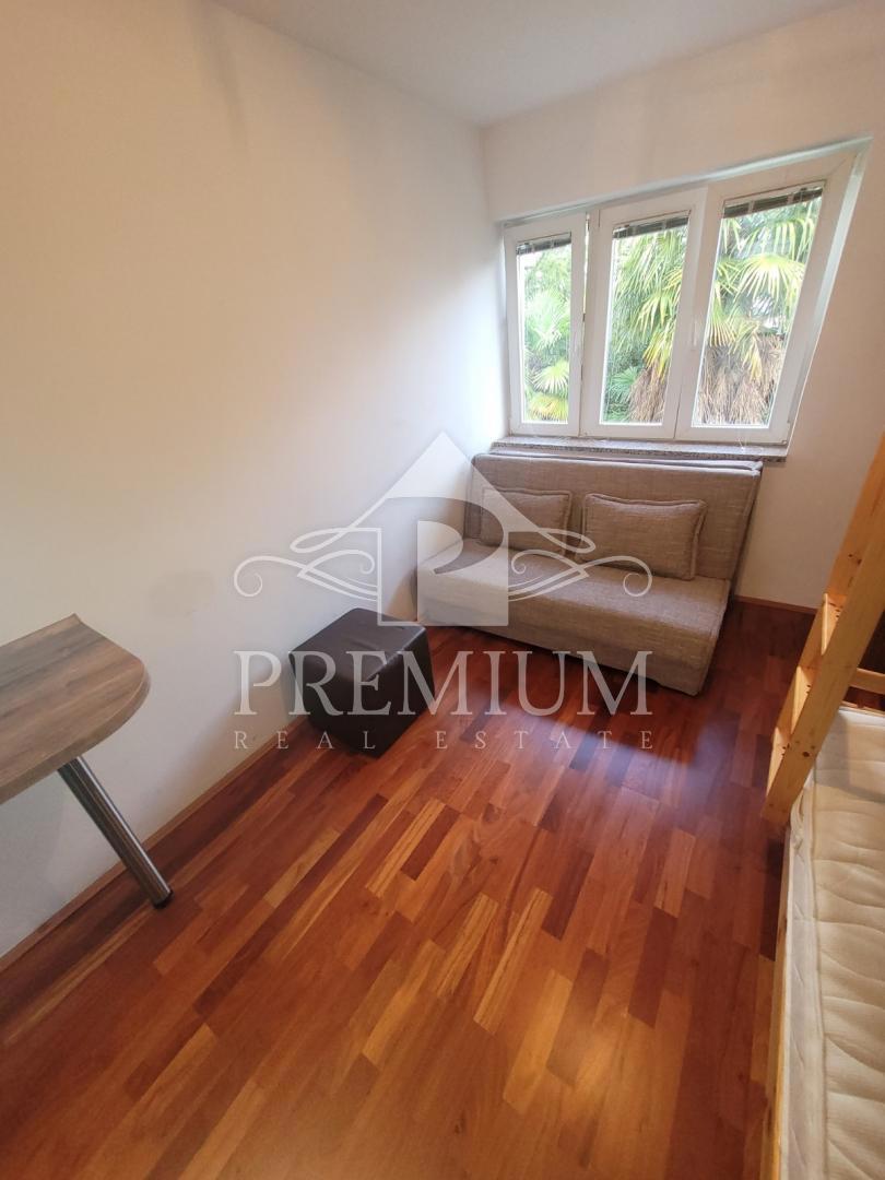 MONOLOCALE, 16 m2, vicino al centro