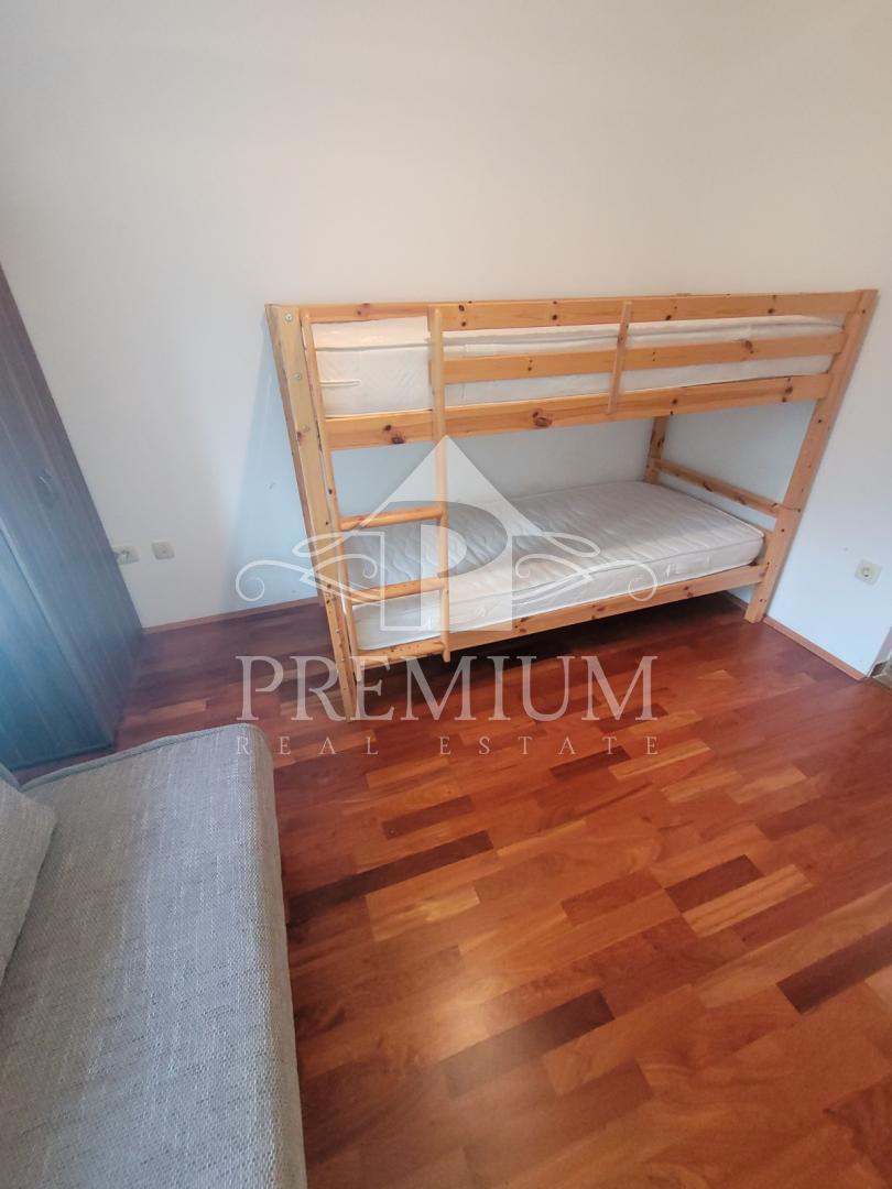 MONOLOCALE, 16 m2, vicino al centro