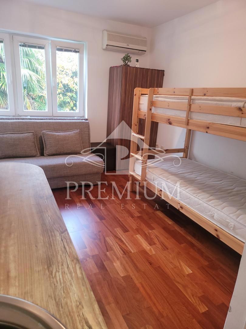 MONOLOCALE, 16 m2, vicino al centro