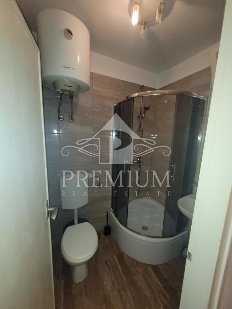 MONOLOCALE, 16 m2, vicino al centro