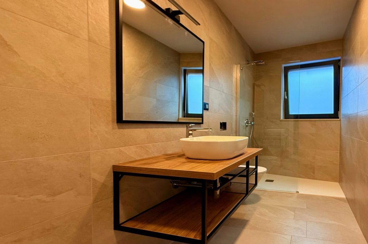 Appartamento, per la vendita, Omišalj, Croazia, 69 m2, 220.000,00 EUR