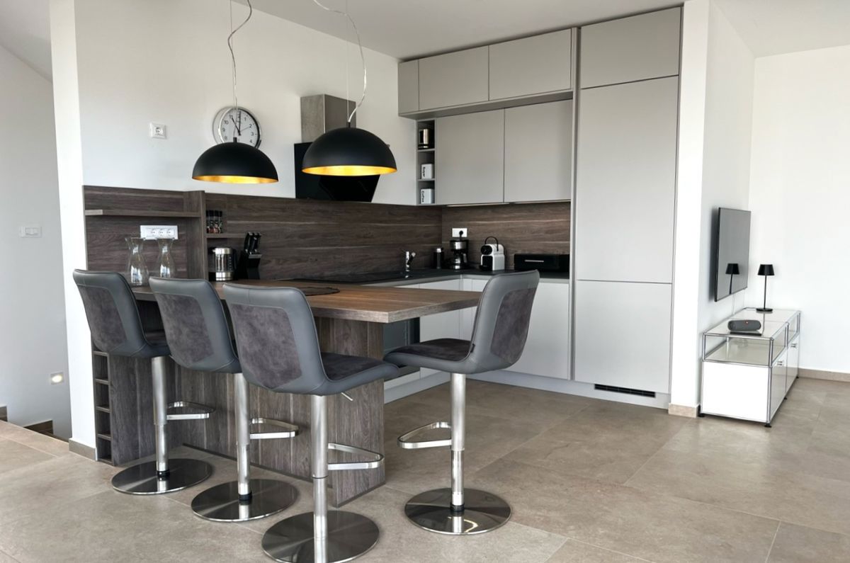 Appartamento, per la vendita, Njivice, Croazia, 76 m2, 395.000,00 EUR