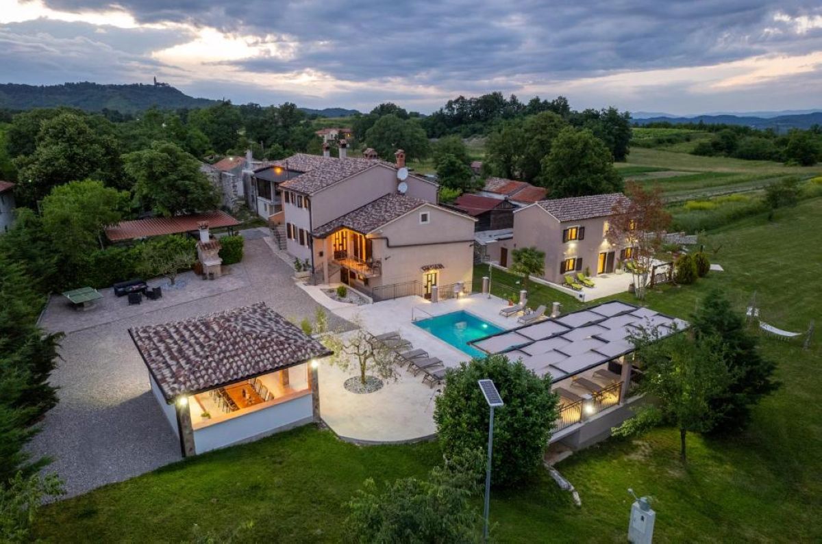 Casa, per la vendita, Pićan, Croazia, 420 m2, 1.200.000,00 EUR