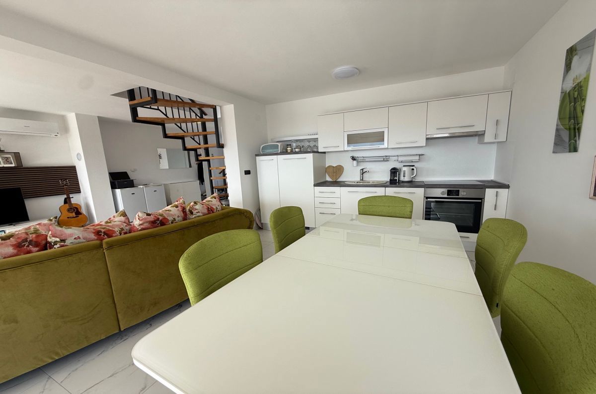 Appartamento, per la vendita, Omišalj, Croazia, 99 m2, 400.000,00 EUR