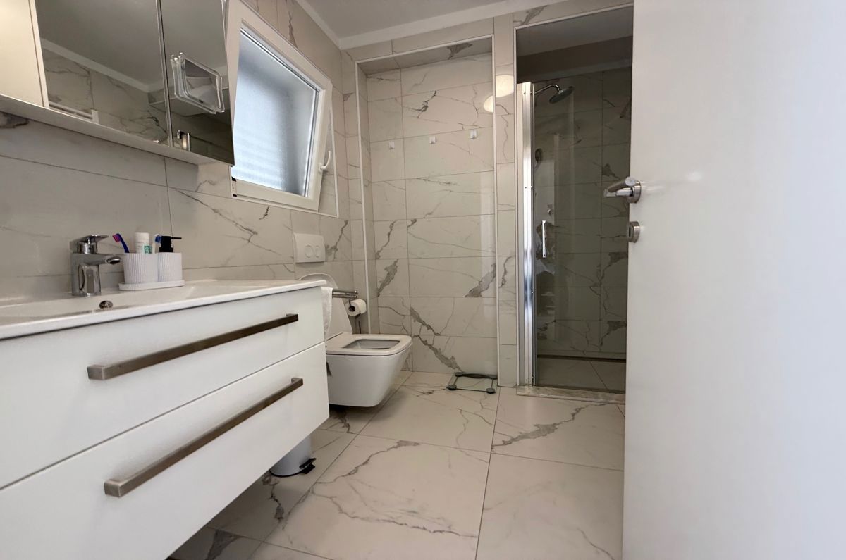 Appartamento, per la vendita, Omišalj, Croazia, 99 m2, 400.000,00 EUR