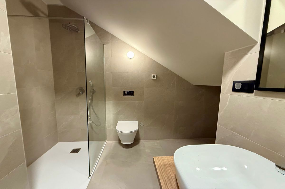 Appartamento, per la vendita, Omišalj, Croazia, 120 m2, 245.000,00 EUR