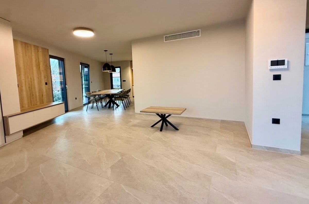 Appartamento, per la vendita, Omišalj, Croazia, 168 m2, 485.000,00 EUR