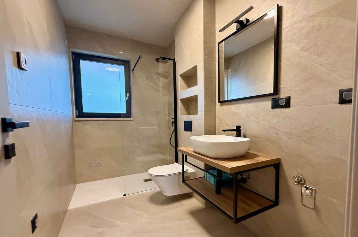 Appartamento, per la vendita, Omišalj, Croazia, 168 m2, 485.000,00 EUR