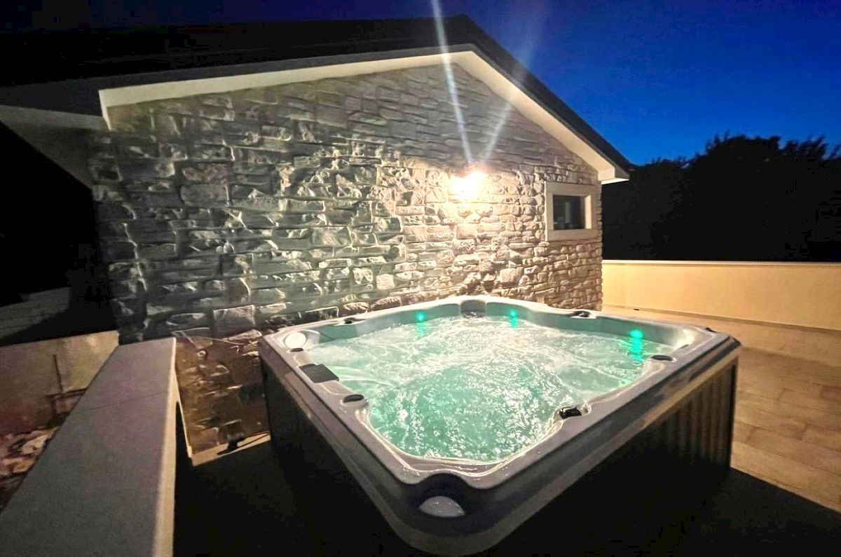 Casa, per la vendita, Dobrinj, Croazia, 200 m2, 955.000,00 EUR