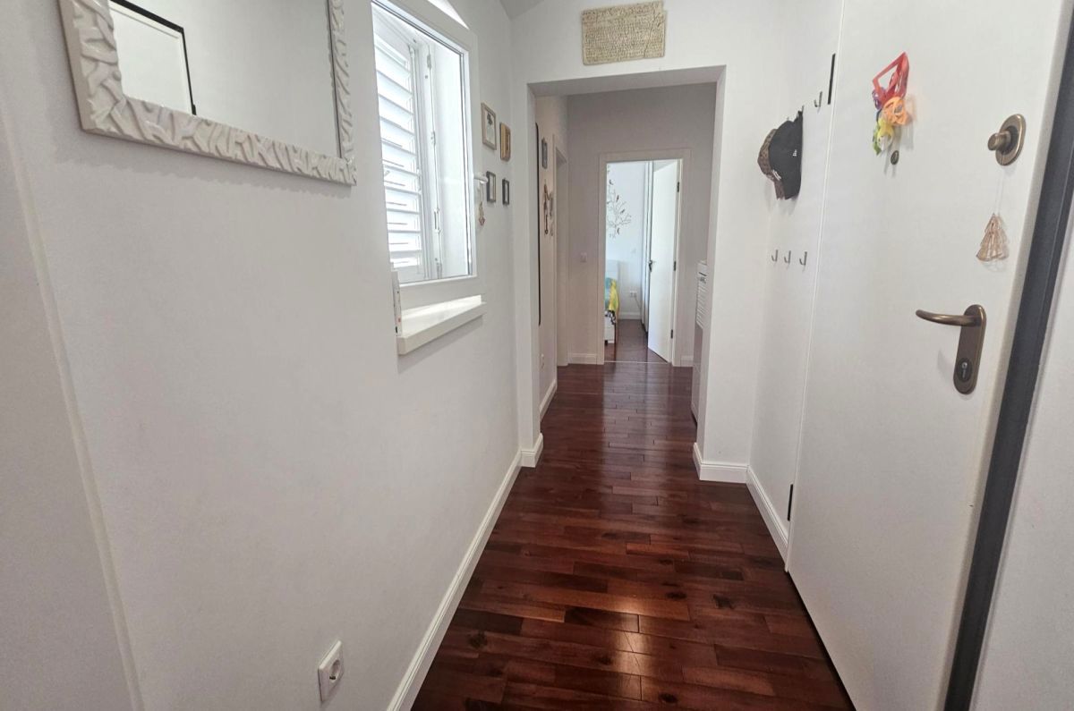 Appartamento, per la vendita, Malinska, Croazia, 90 m2, 370.000,00 EUR