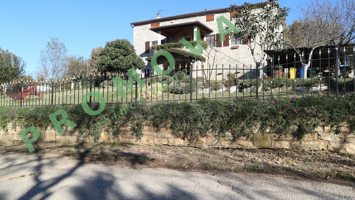 DINTORNI GRIGNANIANO VILLA IN PIETRA ARREDATA CON AMPIO GIARDINO