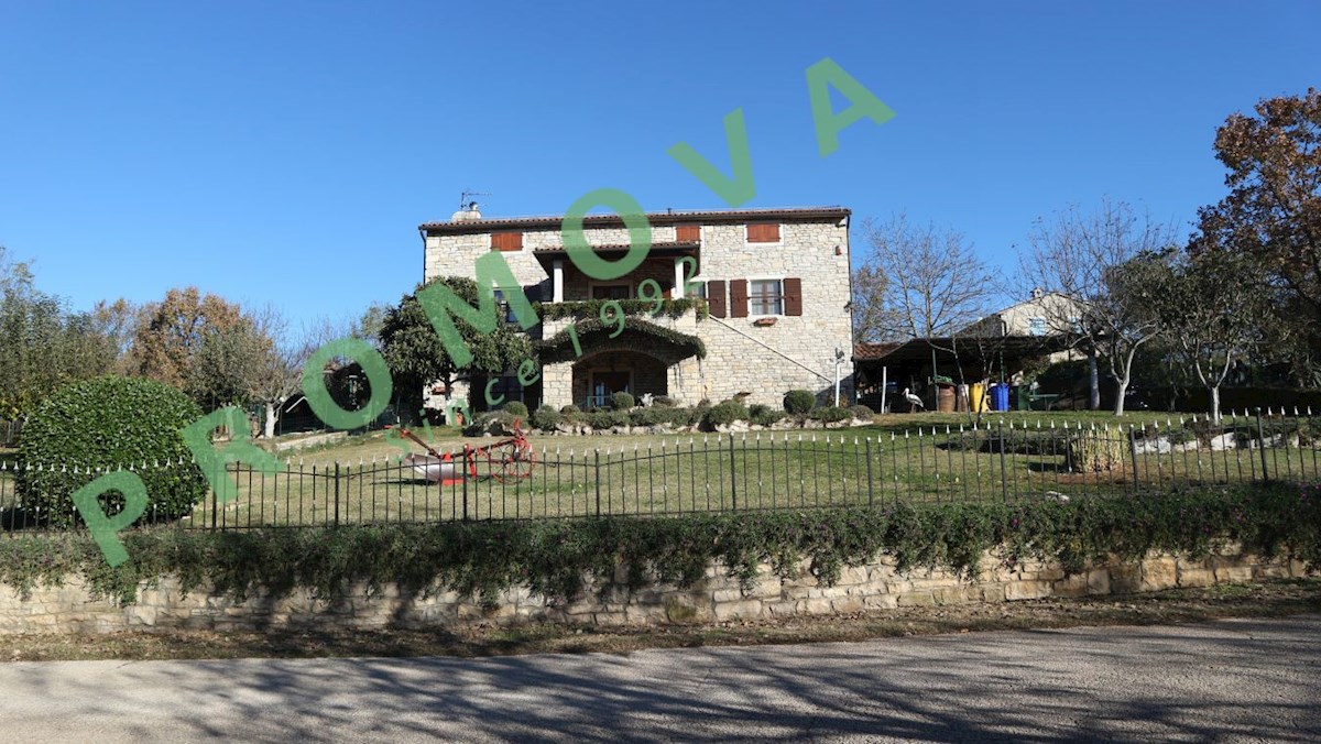 DINTORNI GRIGNANIANO VILLA IN PIETRA ARREDATA CON AMPIO GIARDINO