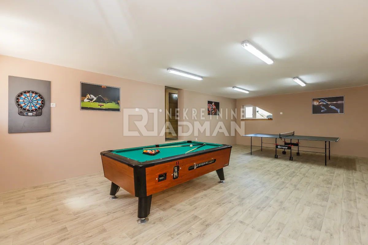 Appartamento Kaštel Lukšić, Kaštela, 400m2