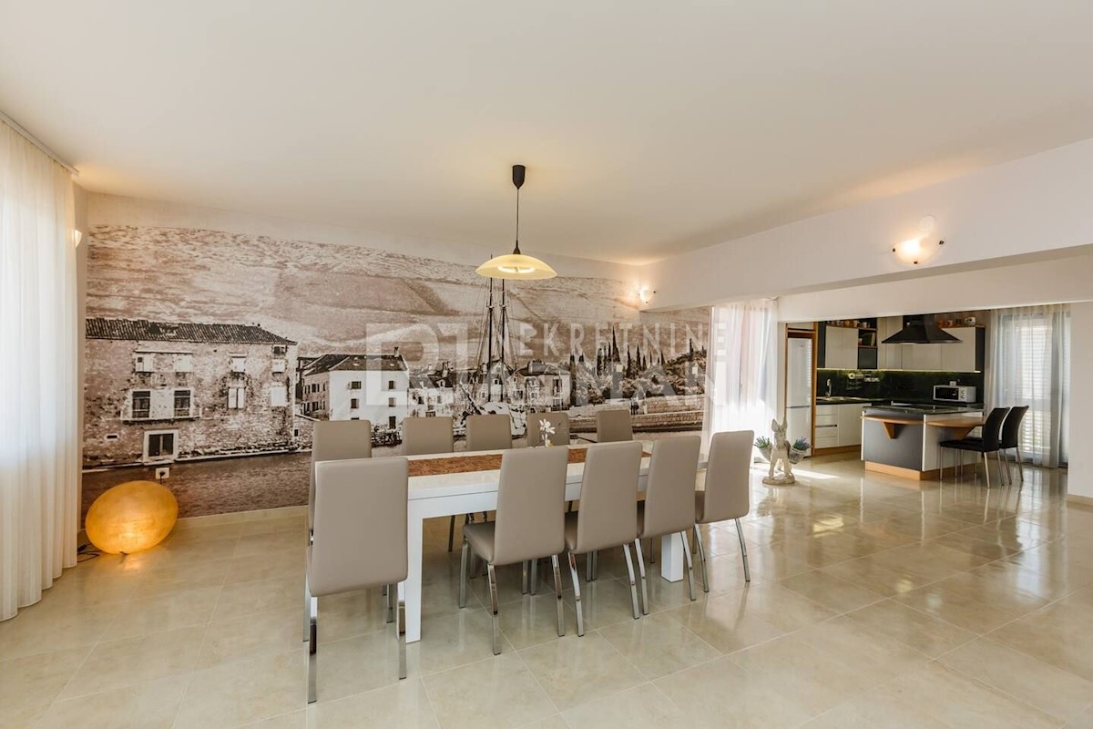 Appartamento Kaštel Lukšić, Kaštela, 400m2