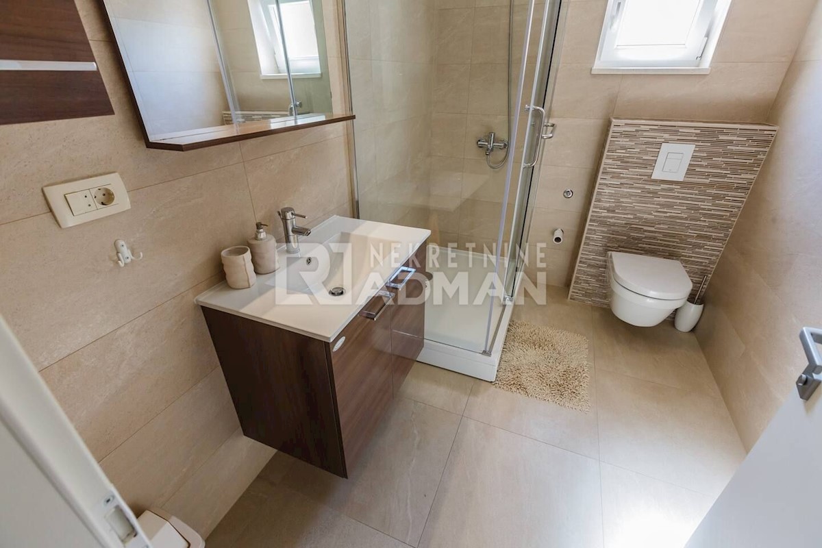 Appartamento Kaštel Lukšić, Kaštela, 400m2