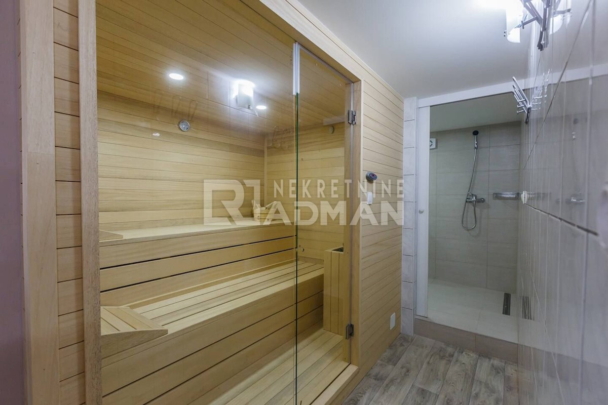 Appartamento Kaštel Lukšić, Kaštela, 400m2