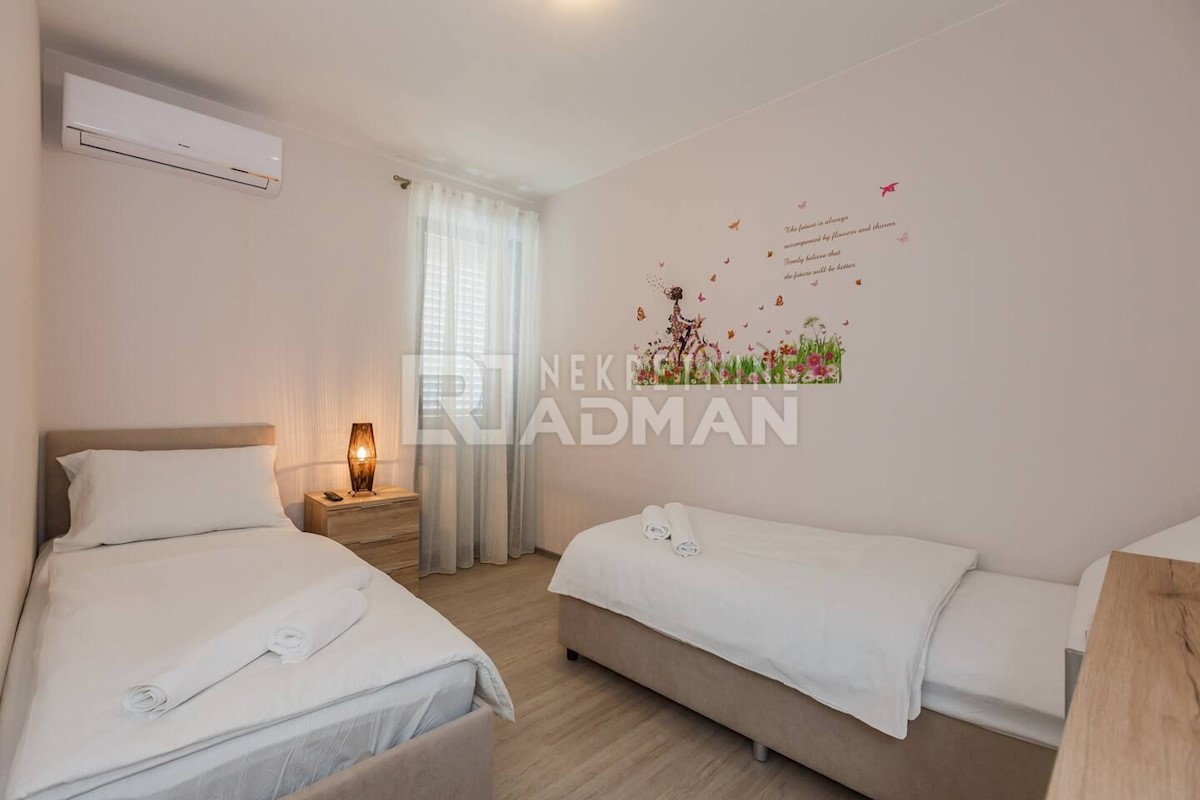 Appartamento Kaštel Lukšić, Kaštela, 400m2