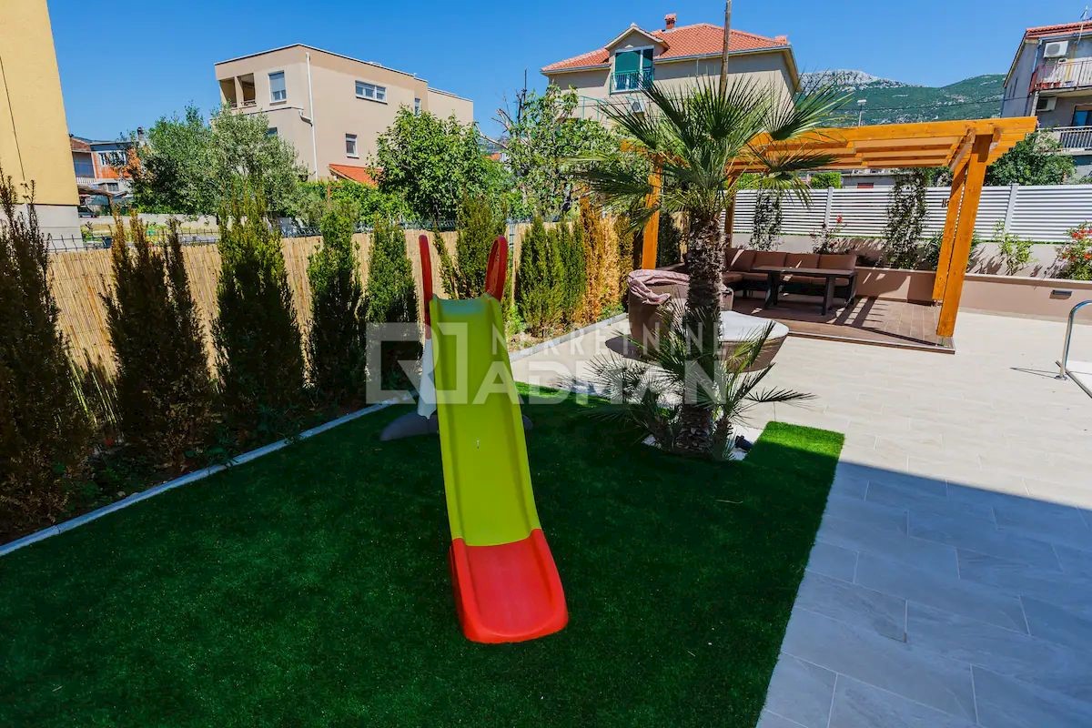 Appartamento Kaštel Lukšić, Kaštela, 400m2