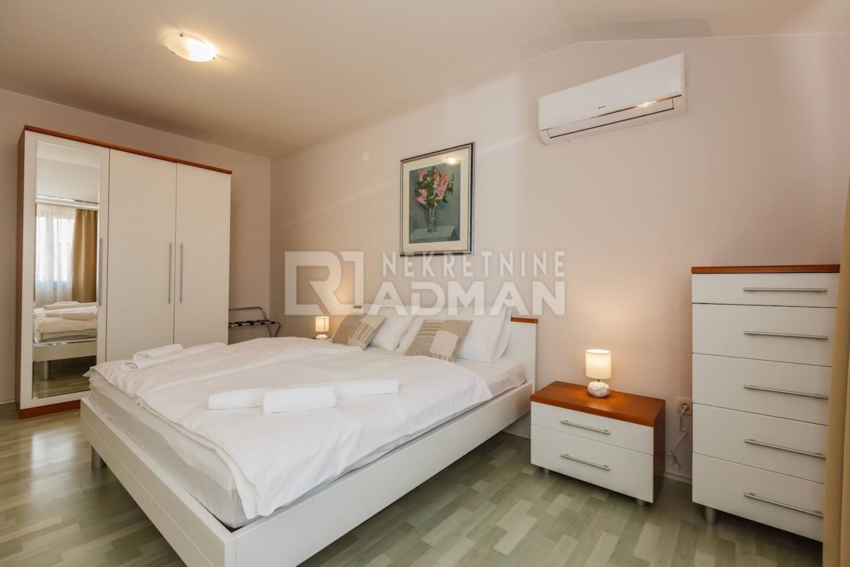 Appartamento Kaštel Lukšić, Kaštela, 400m2