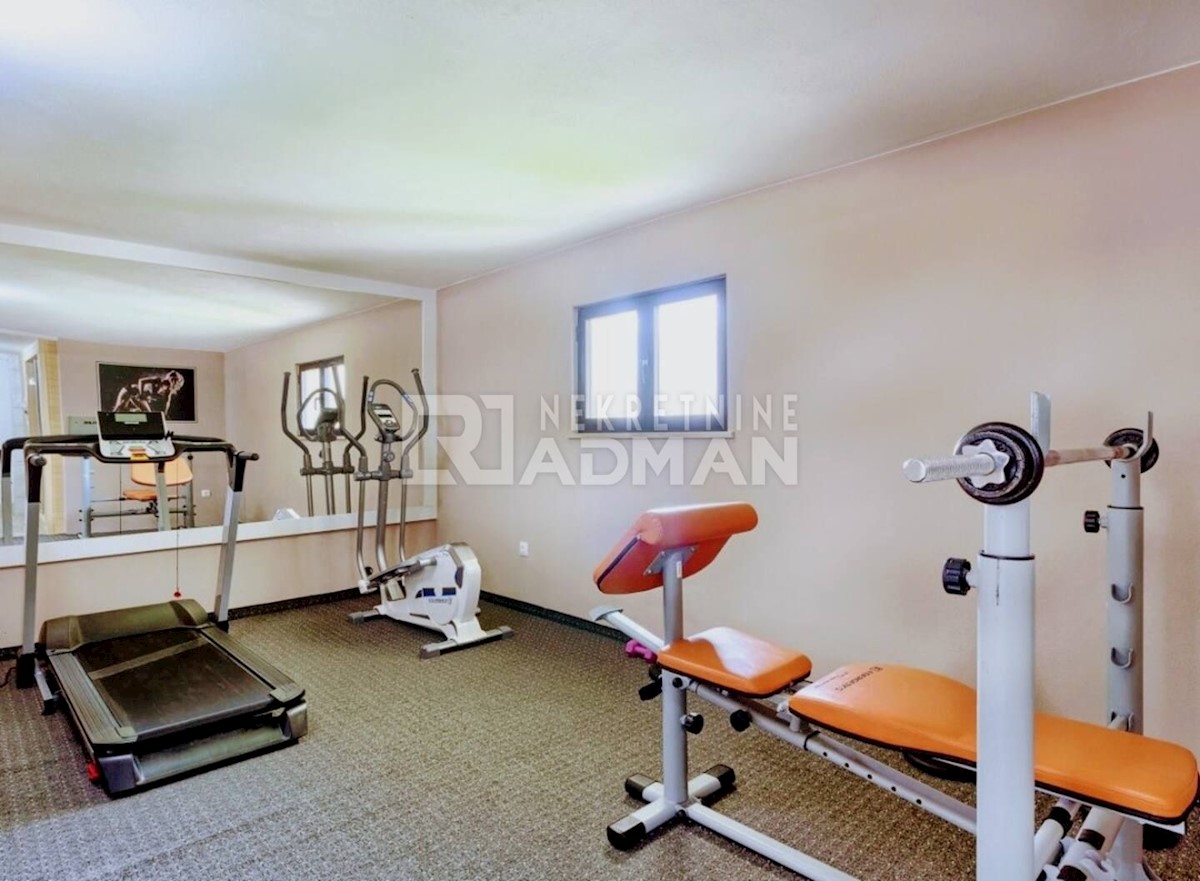 Appartamento Kaštel Lukšić, Kaštela, 400m2