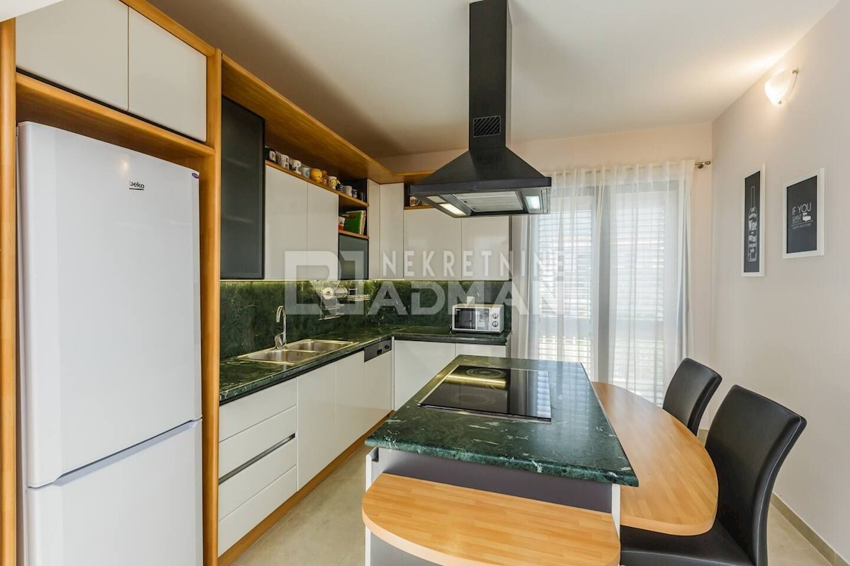 Appartamento Kaštel Lukšić, Kaštela, 400m2