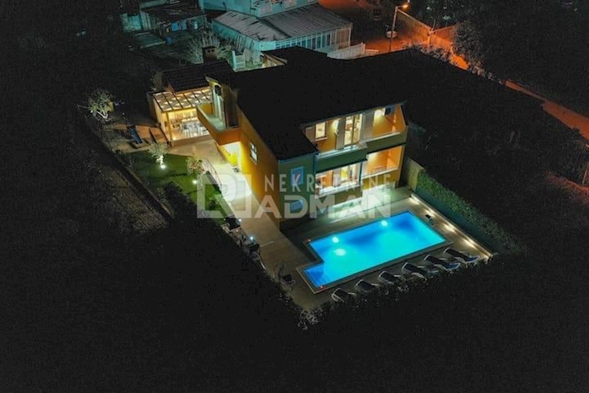 Casa Kaštel Lukšić, Kaštela, 150m2