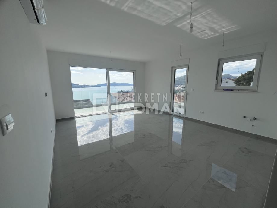 Appartamento Okrug Gornji, Okrug, 146,30m2