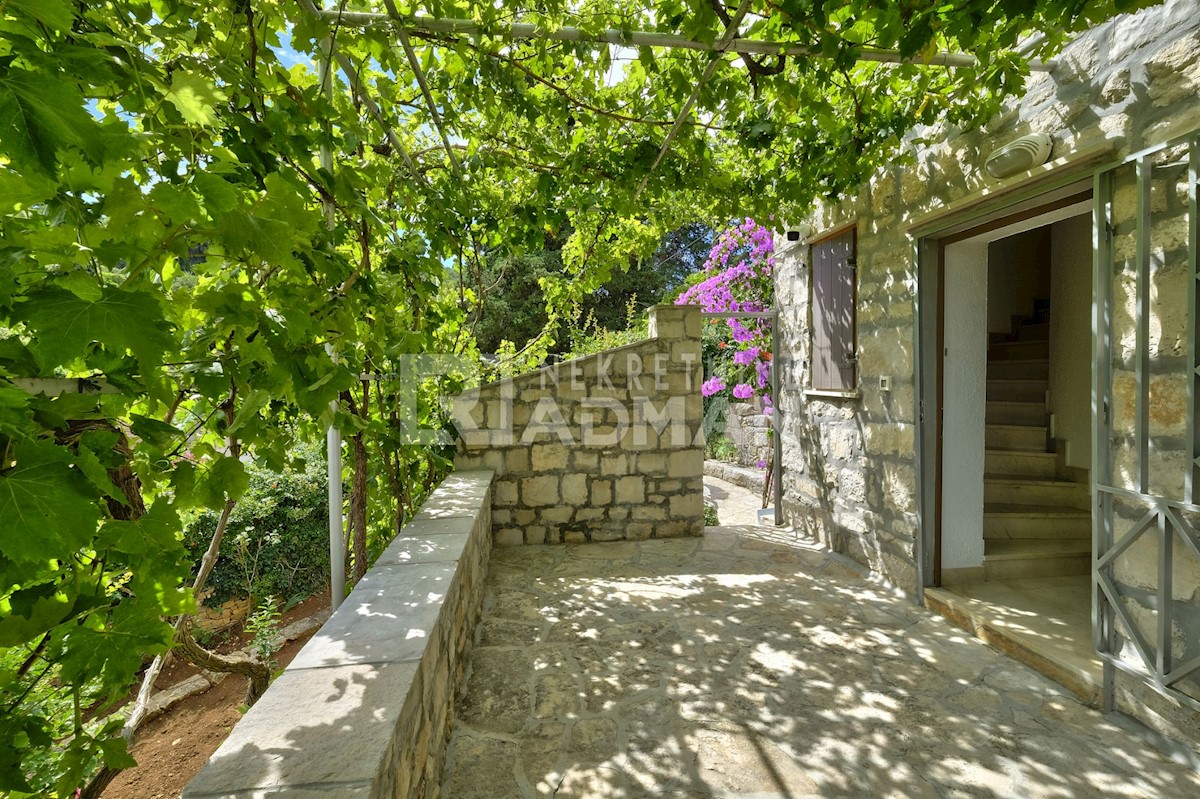 ISLANDSplitska, Supetar, 330m2