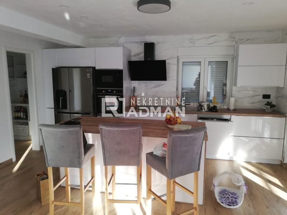 Casa Kaštel Sućurac, Kaštela, 380m2