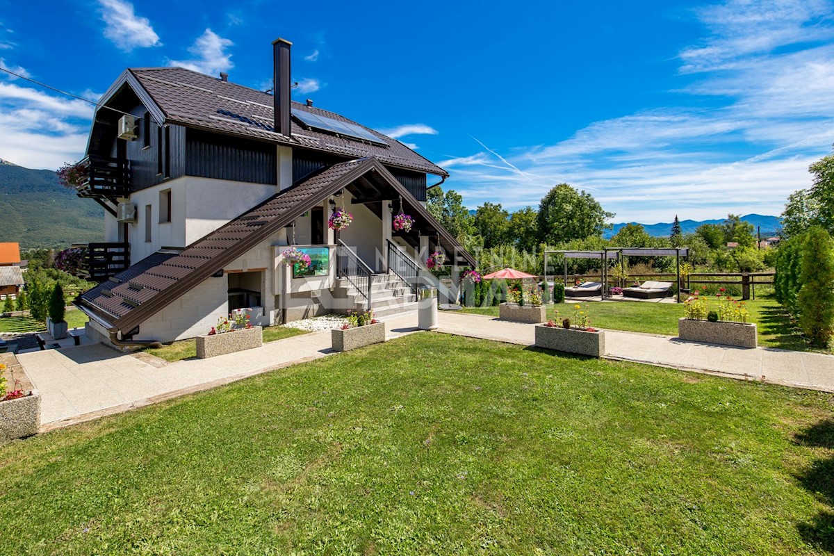 PLITVICE-CASA DI LUSSO CON PISCINA E AMPIO GIARDINO